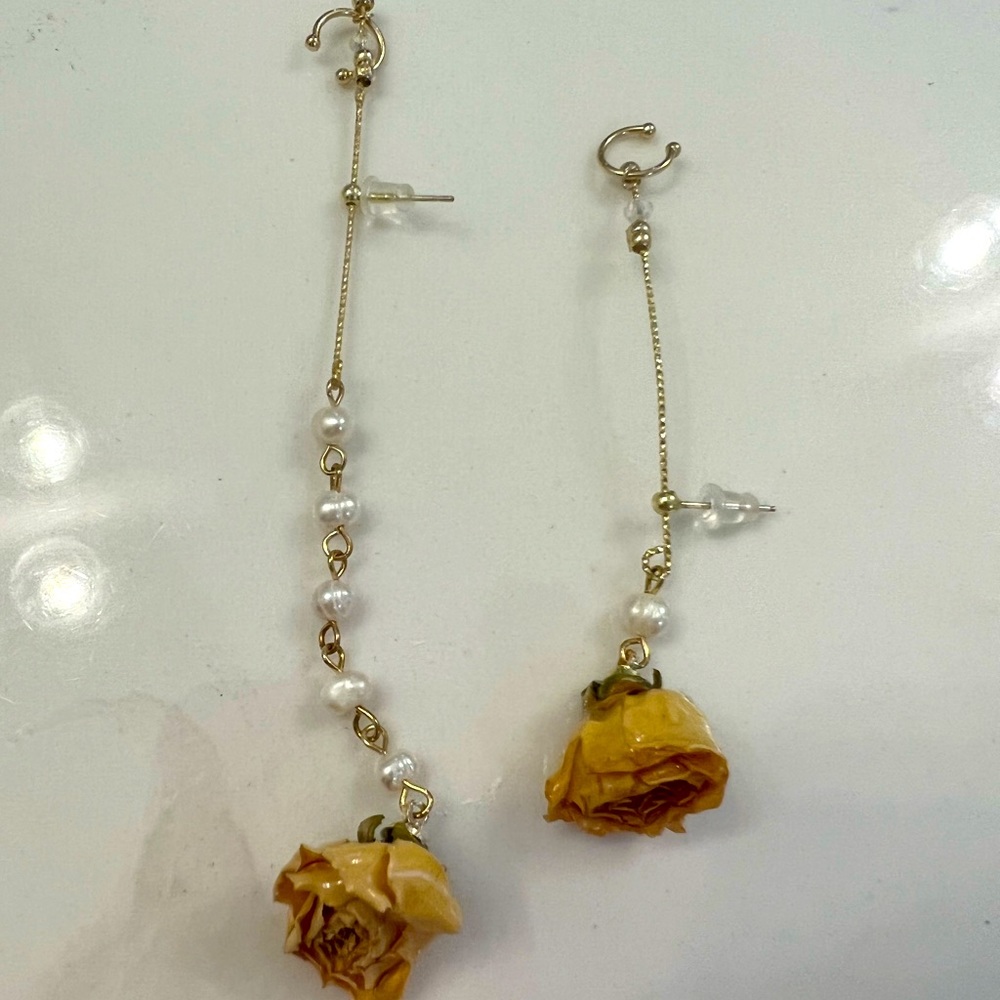 Faux Pearl Rose Earings with cartilage cuff | unique design | real dried flower